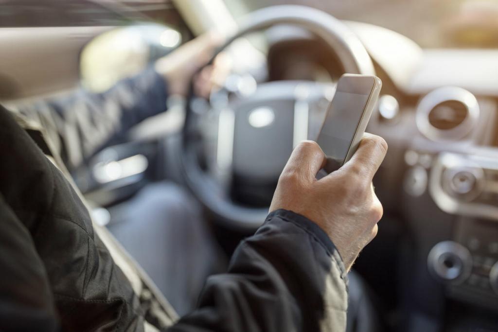 St. Louis man texting while driving